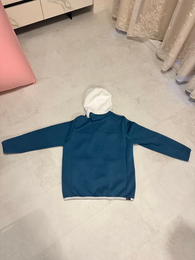 tovho（トヴホ）のフーディージャケット（パーカー）とパンツ【ゴルフウェア】