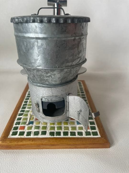 ミニチュア スモーク機能付き 薪ストーブ 精密模型 タイル製 ストーブ台付き