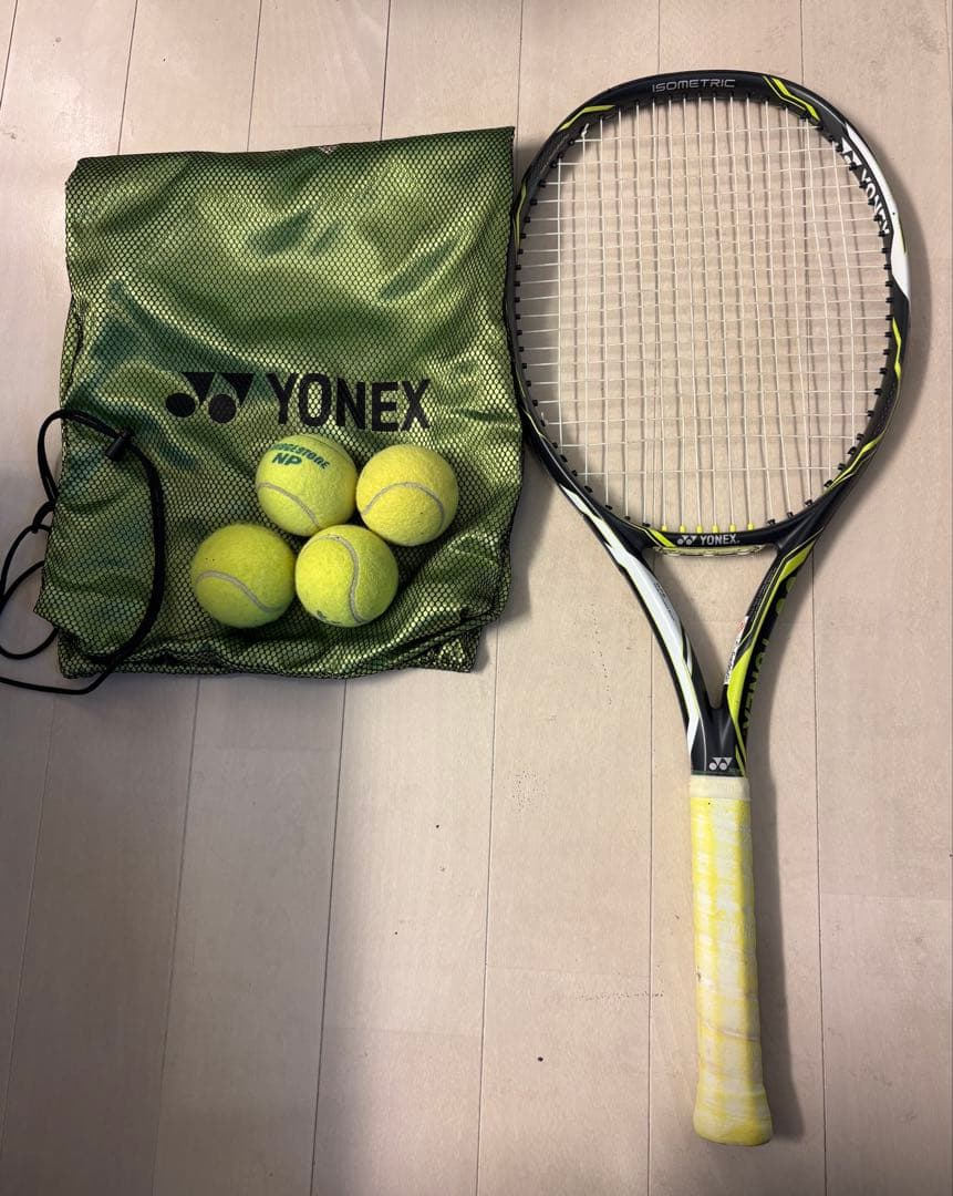 YONEX ISOMETRIC テニスラケット　極美品 袋+硬式ボール4つ