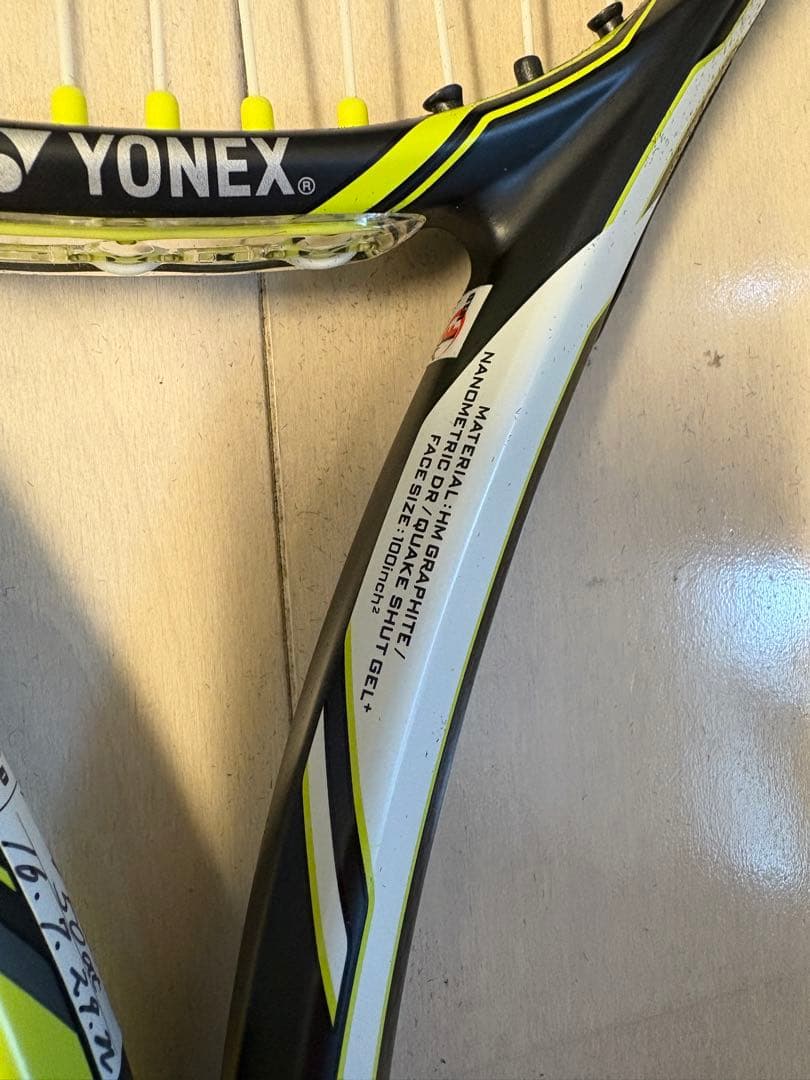 YONEX ISOMETRIC テニスラケット　極美品 袋+硬式ボール4つ