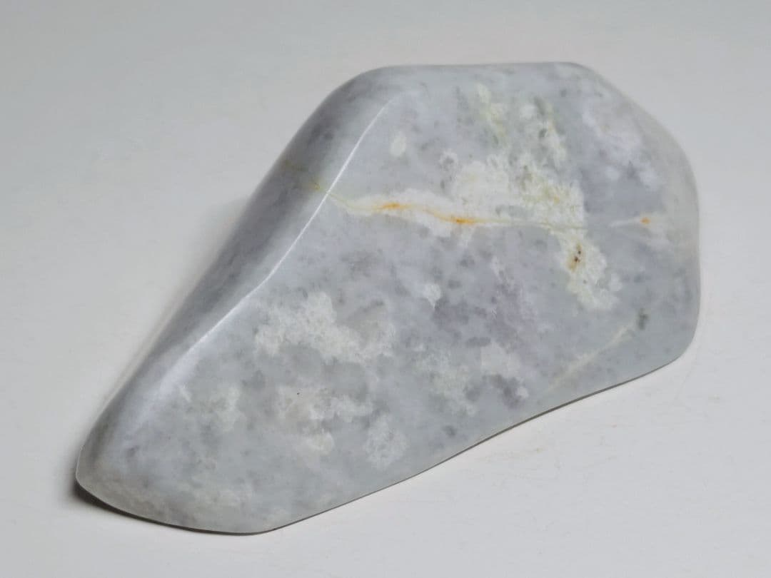 白灰 371g 翡翠 ヒスイ 原石 鑑賞石 自然石 誕生石 鉱物 鉱石 水石