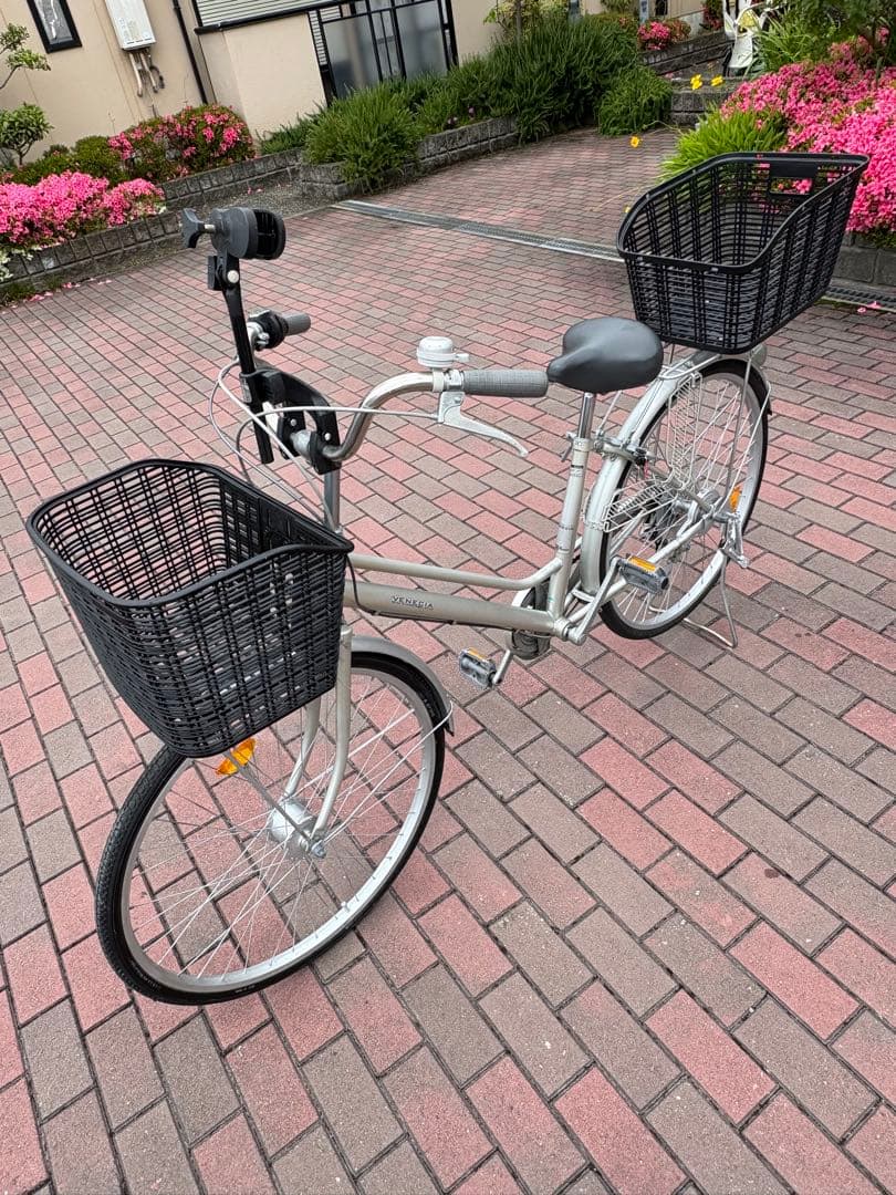 Rik☆さん専用 前籠付きAR変速付きシルバー 軽快車(26㌅)配達共に可能