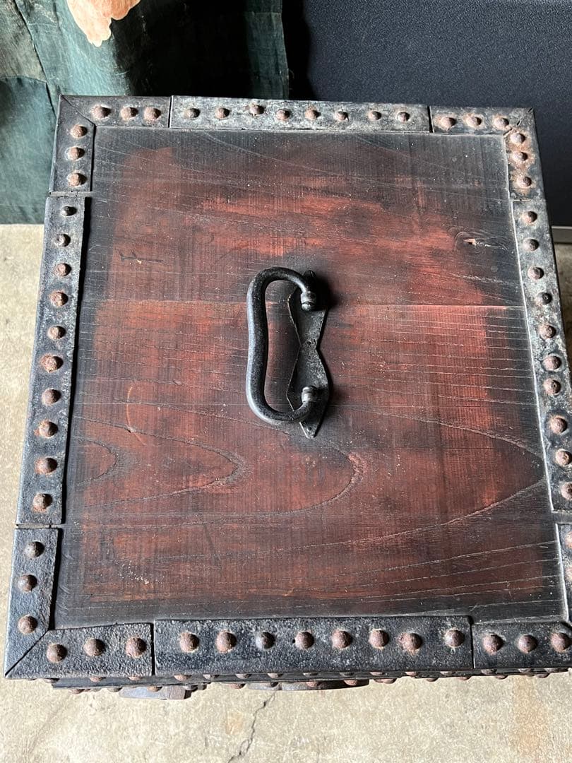 希少骨董 船箪笥 (金庫) 時代和箪笥 鉄地金具　隠し抽斗有　昭和レト兵士金具