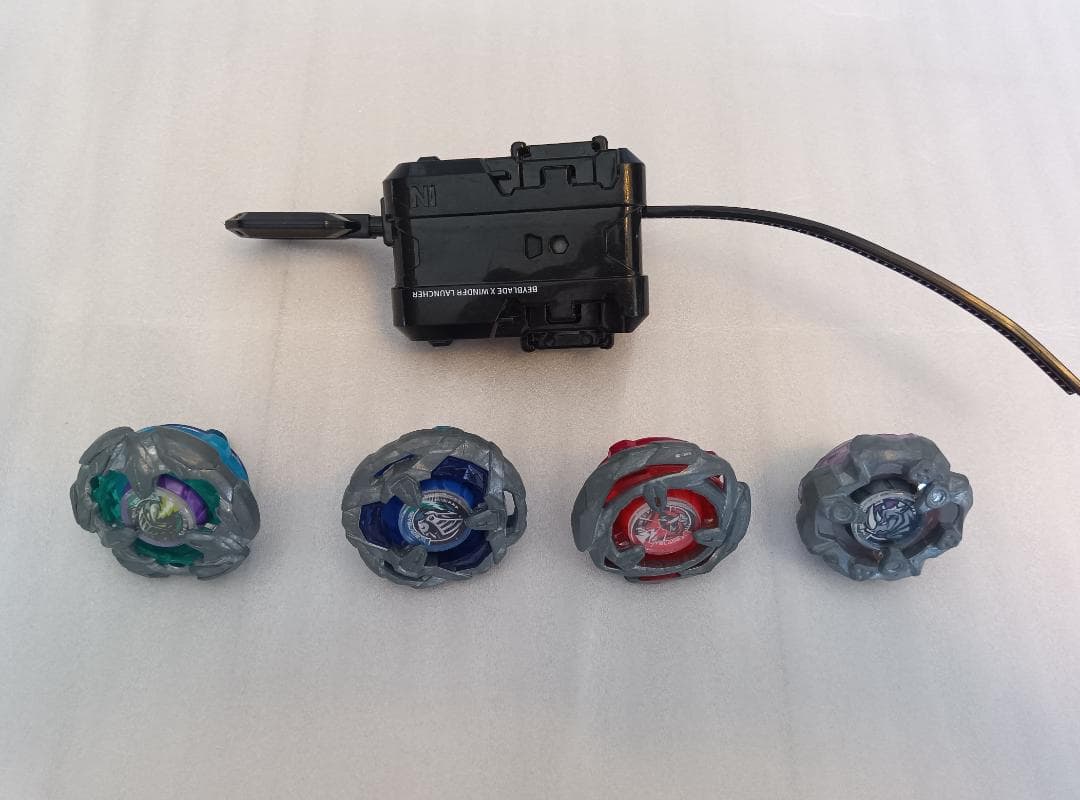 ベイブレードx 10個まとめ売り ランチャー＆スタジアム付き【送料込み】