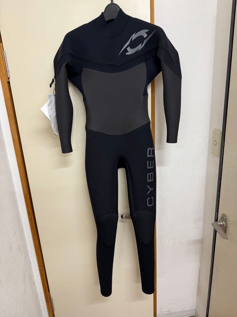 サイバーウエットスーツ男子キッズ用セミドライ新品未使用！