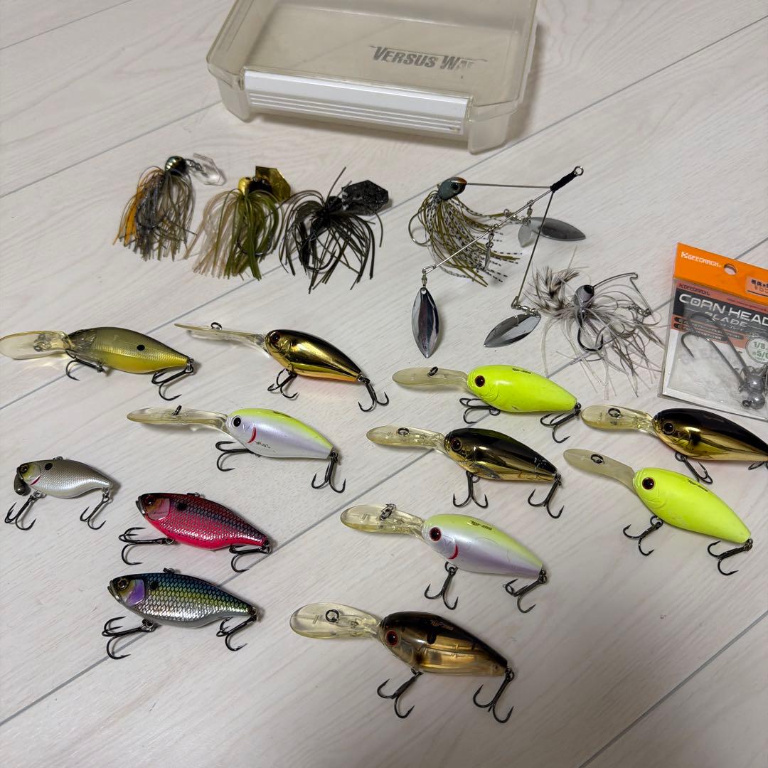 ハードルアー多数　クランク　チャター　バイブレーションなど　フックも多数
