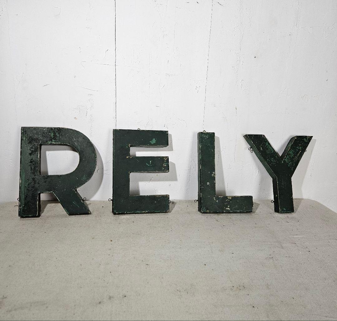 USA ヴィンテージ ブリキの看板 アルファベット 4文字分 壁掛け サイン