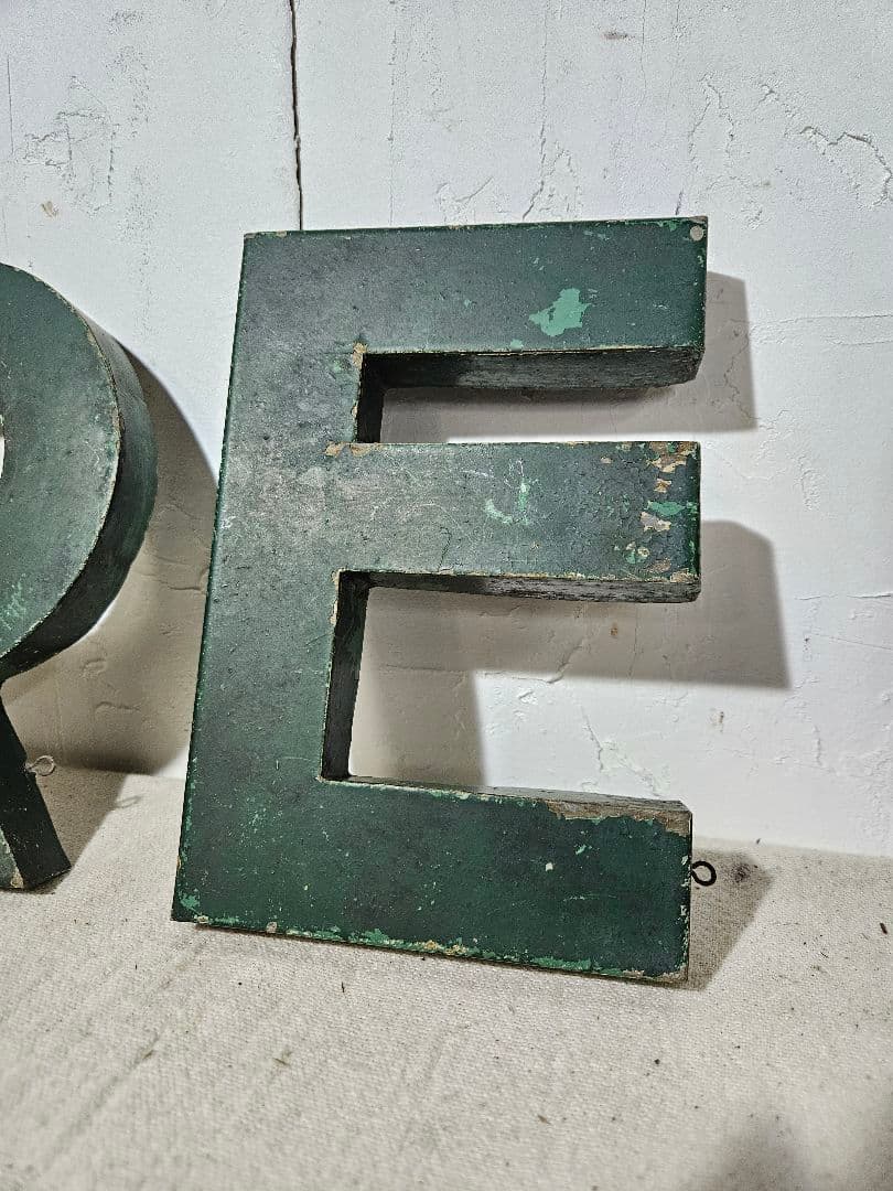 USA ヴィンテージ ブリキの看板 アルファベット 4文字分 壁掛け サイン