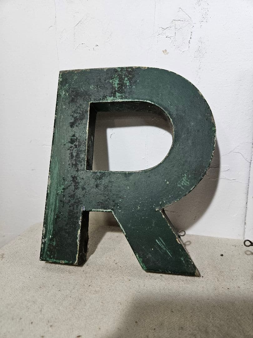 USA ヴィンテージ ブリキの看板 アルファベット 4文字分 壁掛け サイン