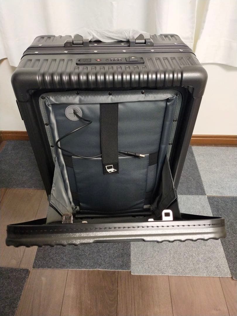 USB充電ポート付きハードシェルキャリーケース 新品　未使用