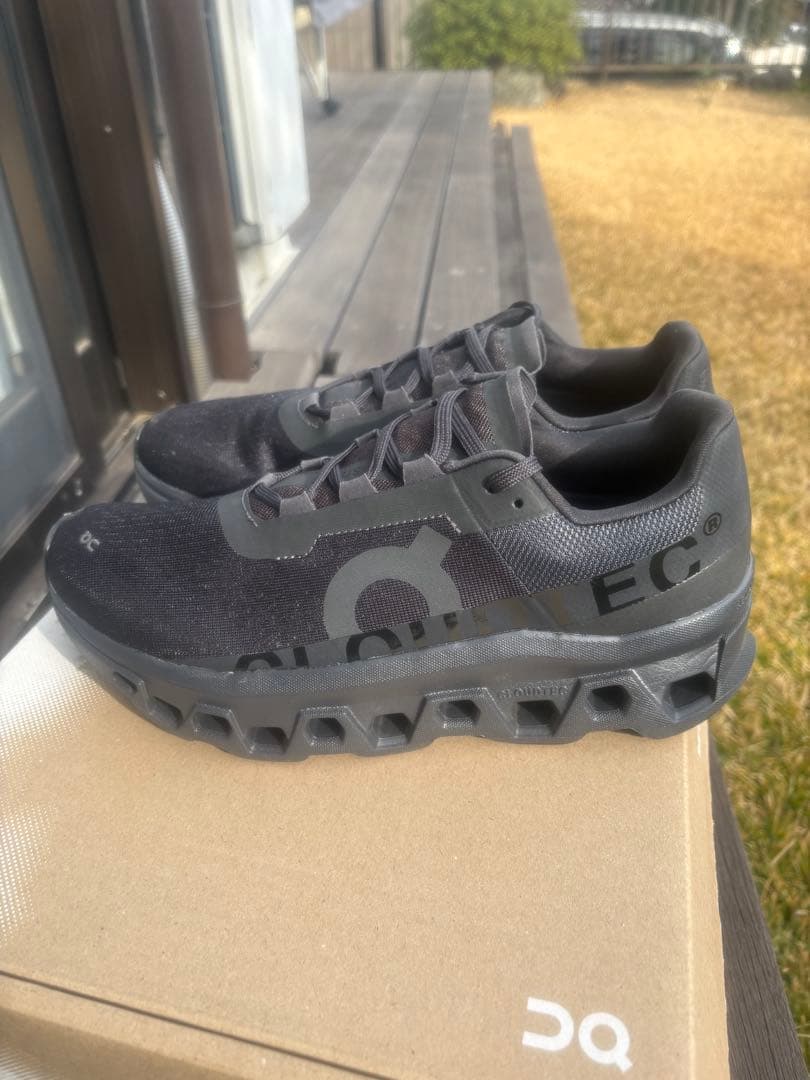 ウォーキング・ランニングウェア on cloudmonster all black 27cm