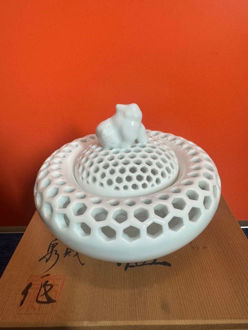 1691 三川内焼　13代玉泉　白磁香炉　無形文化財　透し彫り　香炉　未使用