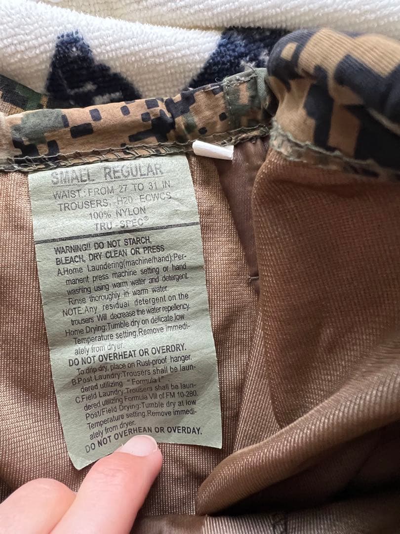 戦闘用デジタルカモフラージュベストとパンツセット