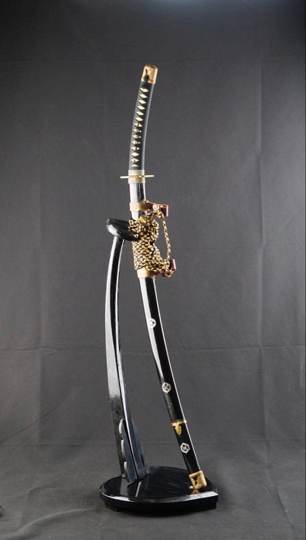 模造刀　青貝　特徴のある日本刀　居合刀　刀掛け付き　螺鈿