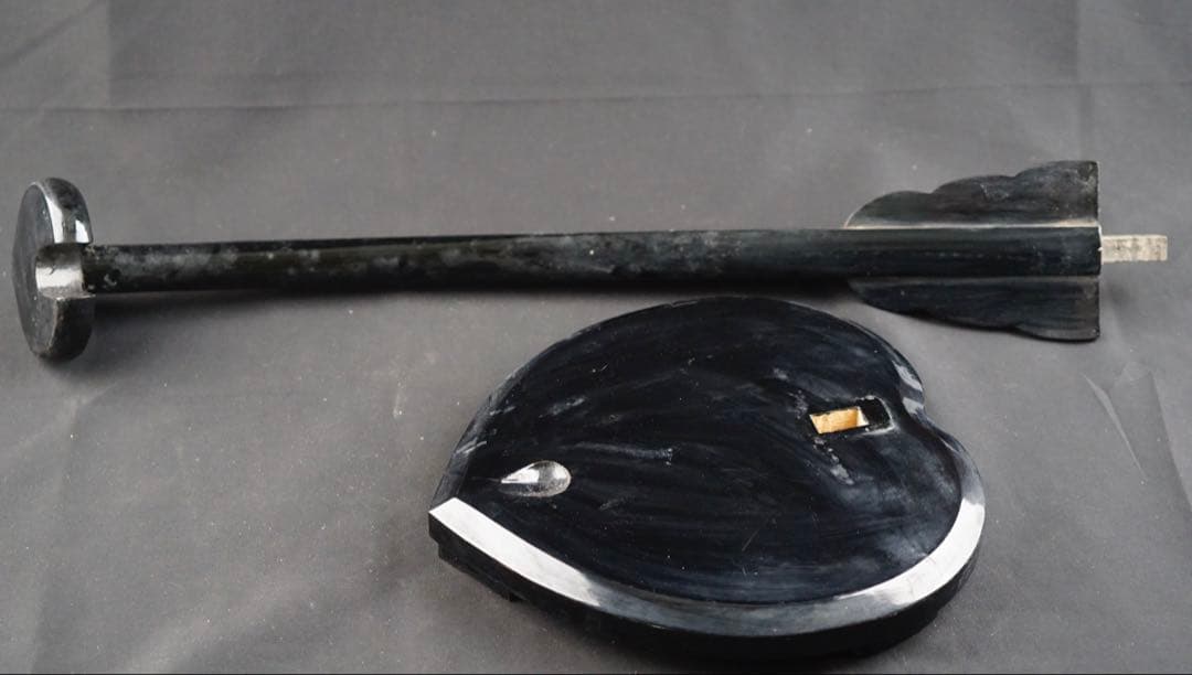 模造刀　青貝　特徴のある日本刀　居合刀　刀掛け付き　螺鈿