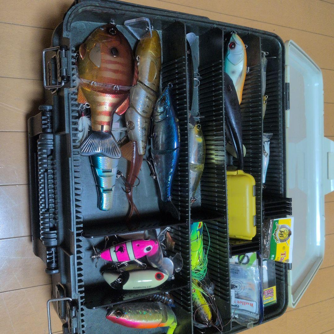 ブラックバスルアーセットケース付き