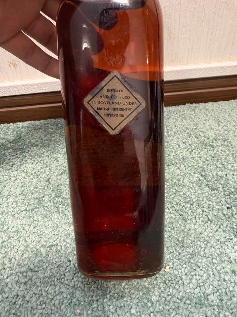 ひ*Q様 レア！未開封品 琉球政府 通関済印付き ジョニ黒 白紋章 金キャップ