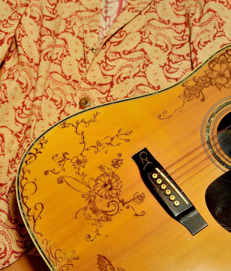 ★華やかな場面の演出で盛り立てるオブジェへの創造♪【彫刻装飾ギター】♪