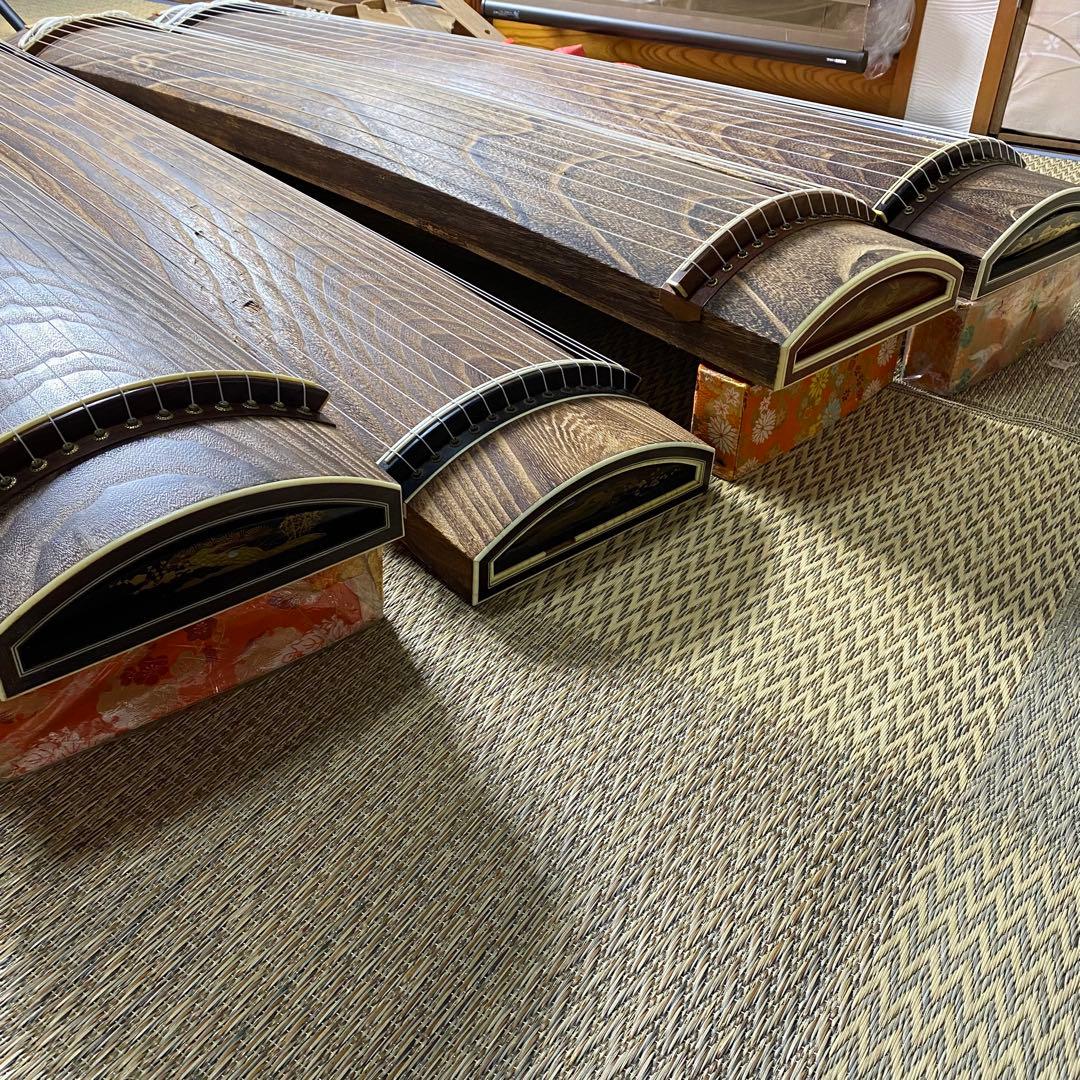 良品　4面セット売りです　お琴 13弦 すだれ彫り 琴柱・ユタン【発送条件有り】
