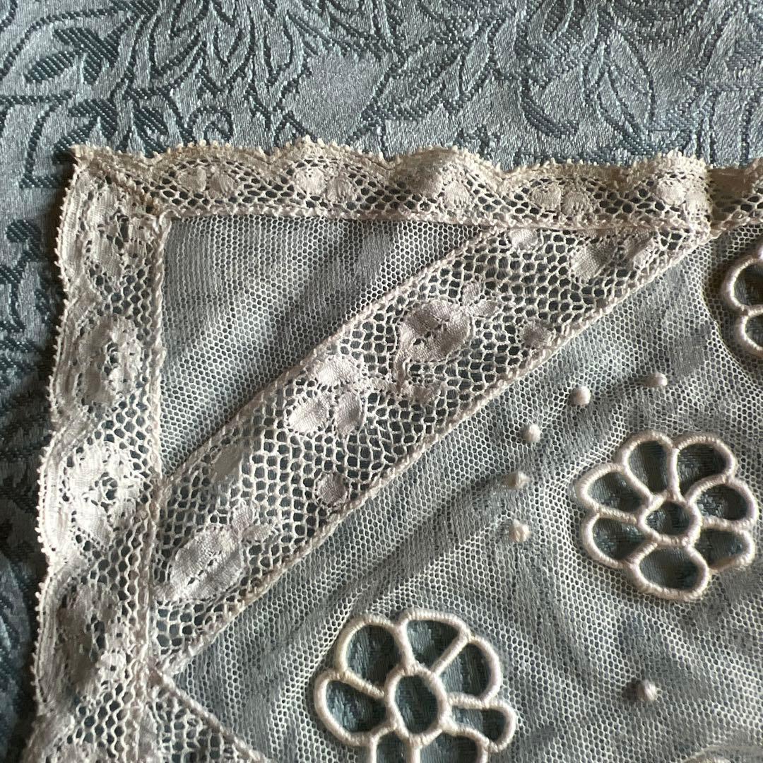 アイボリーの花模様アンティークレース　フランス