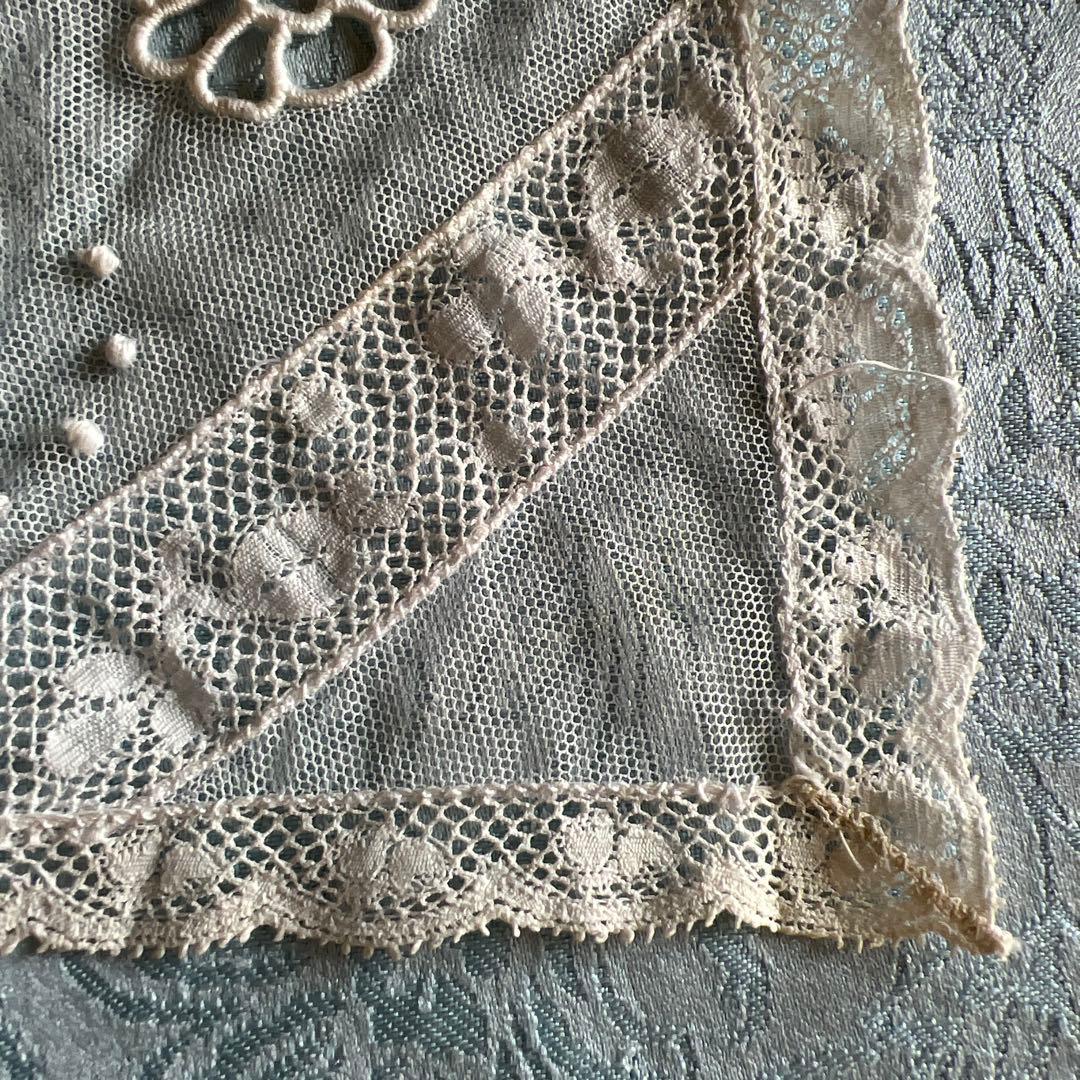 アイボリーの花模様アンティークレース　フランス