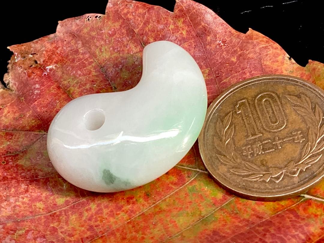 超レア‼️高額材料使用 ジェダイト糸魚川翡翠勾玉‼️ コレクション級　御守り　本物を