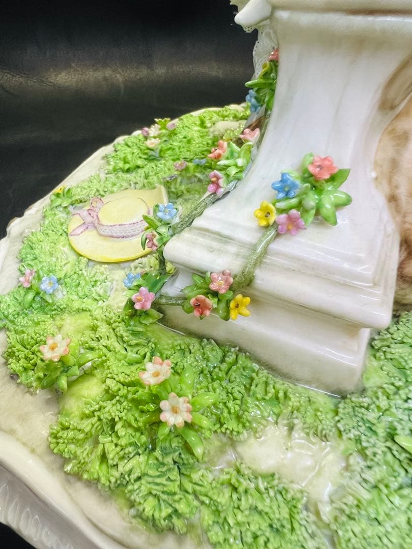 ロココ風 陶器製少女のブランコ置物