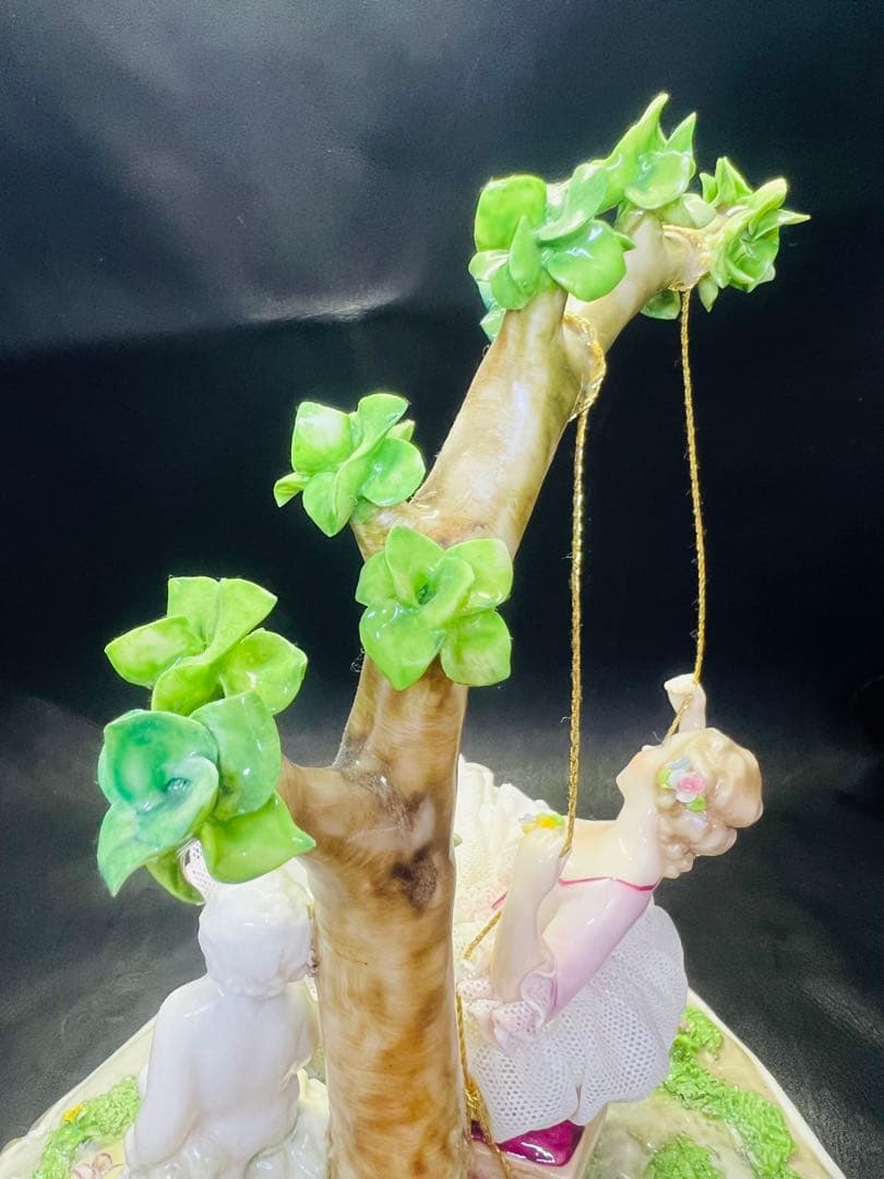 ロココ風 陶器製少女のブランコ置物