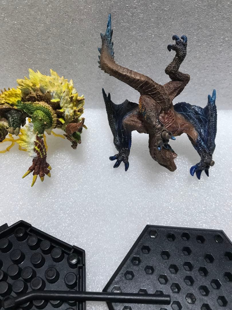 モンスターハンター スタンダードモデル　荒鉤爪ティガレックス　金雷公ジンオウガ