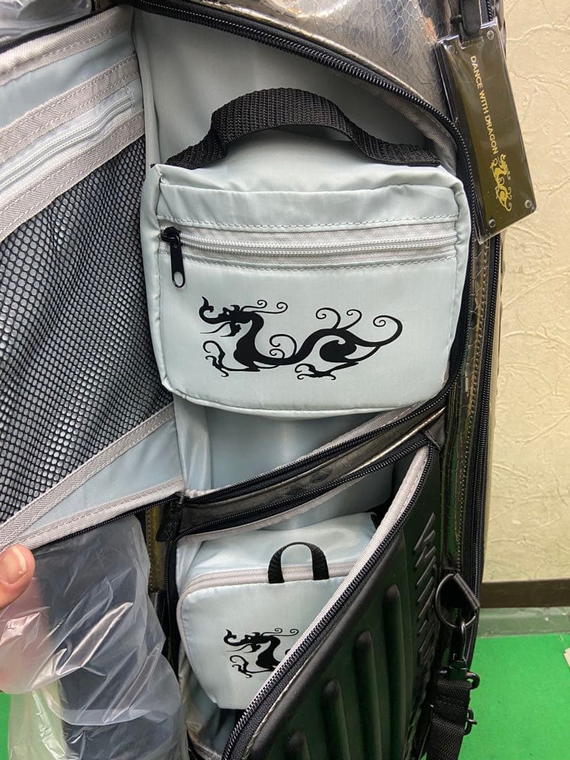 DANCE WITH DRAGONゴルフキャディバッグ ブラック/シルバー