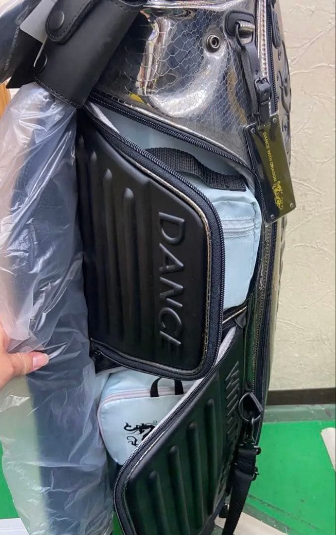 DANCE WITH DRAGONゴルフキャディバッグ ブラック/シルバー