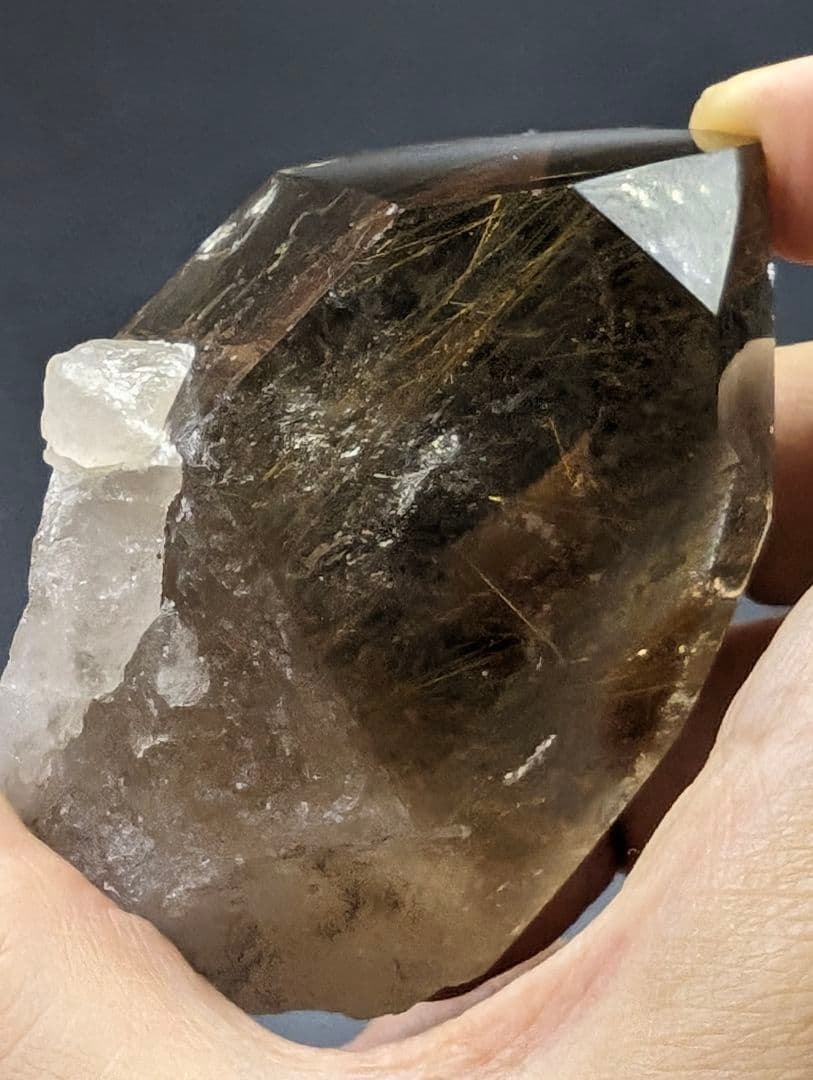 143g 大きめ　ブラジル産　原石 ルチルにスモーキークォーツBH6