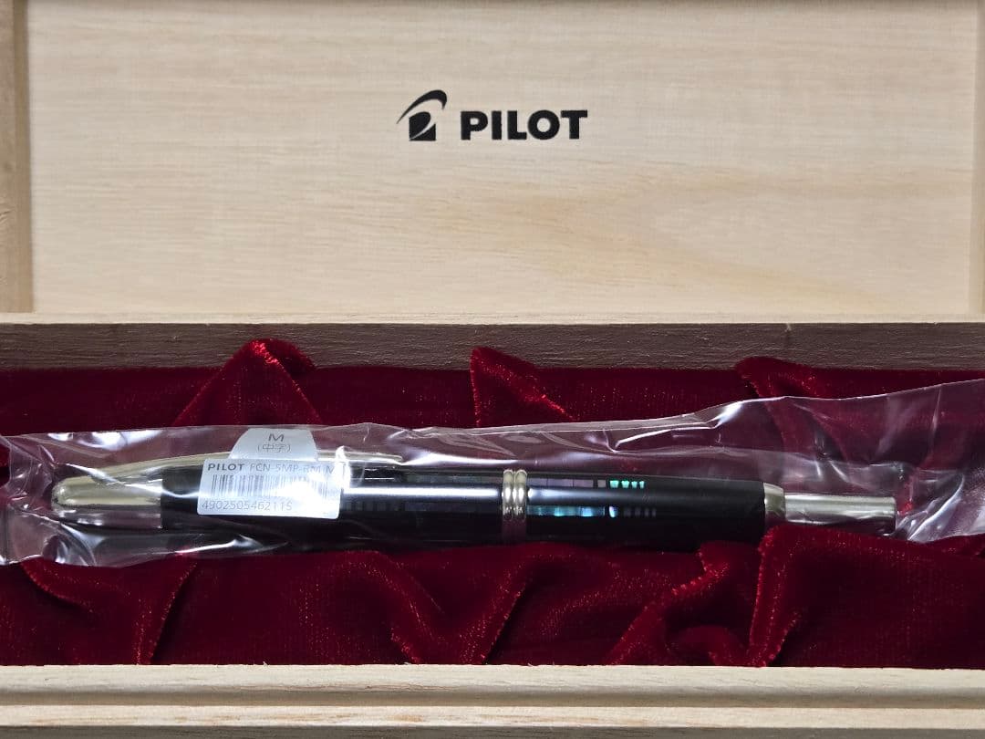 新品 パイロット キャップレス 螺鈿 水面 Mニブ