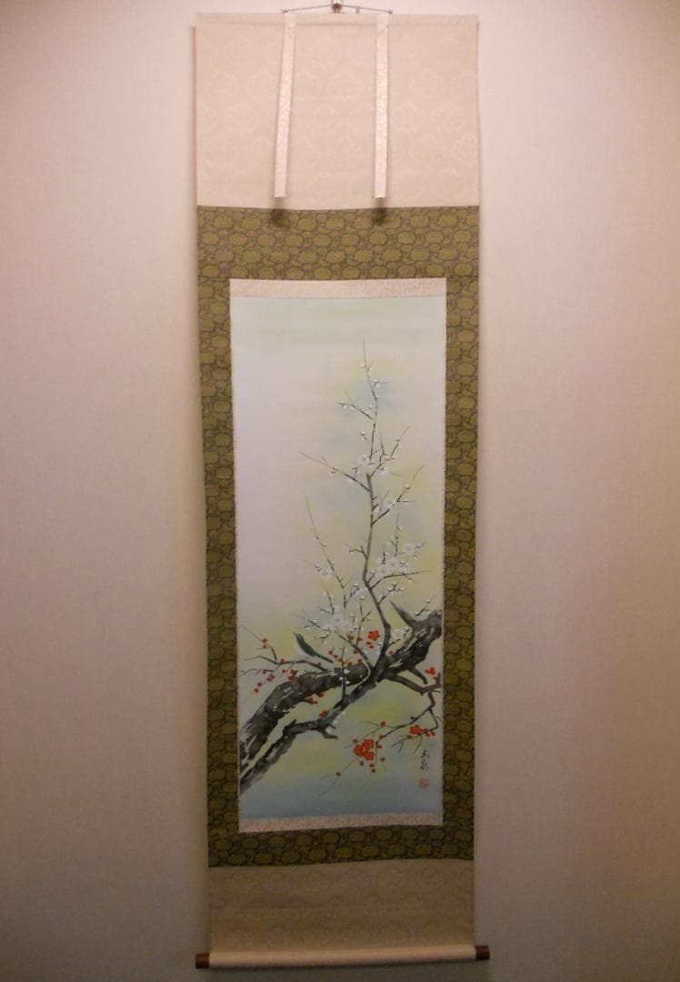 掛け軸 圭泉 梅に鶯 絹本 希少 軸装 茶道具 掛軸 美品 です。