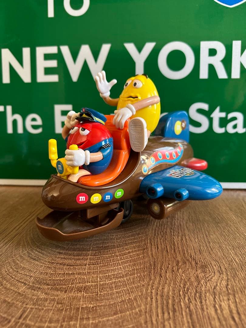 M&M's 飛行機型おもちゃ