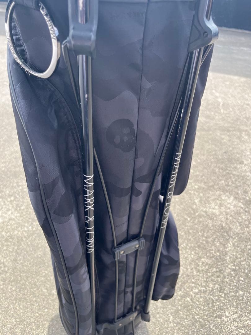 マークアンドロナ　キャディバッグ　ブラックカモ