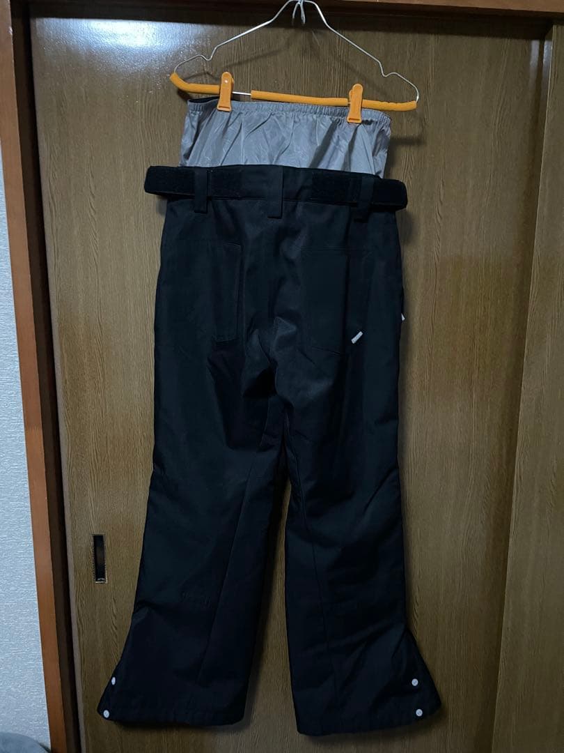 DLITE スノボウェア フード付きホワイトジャケットブラックズボン