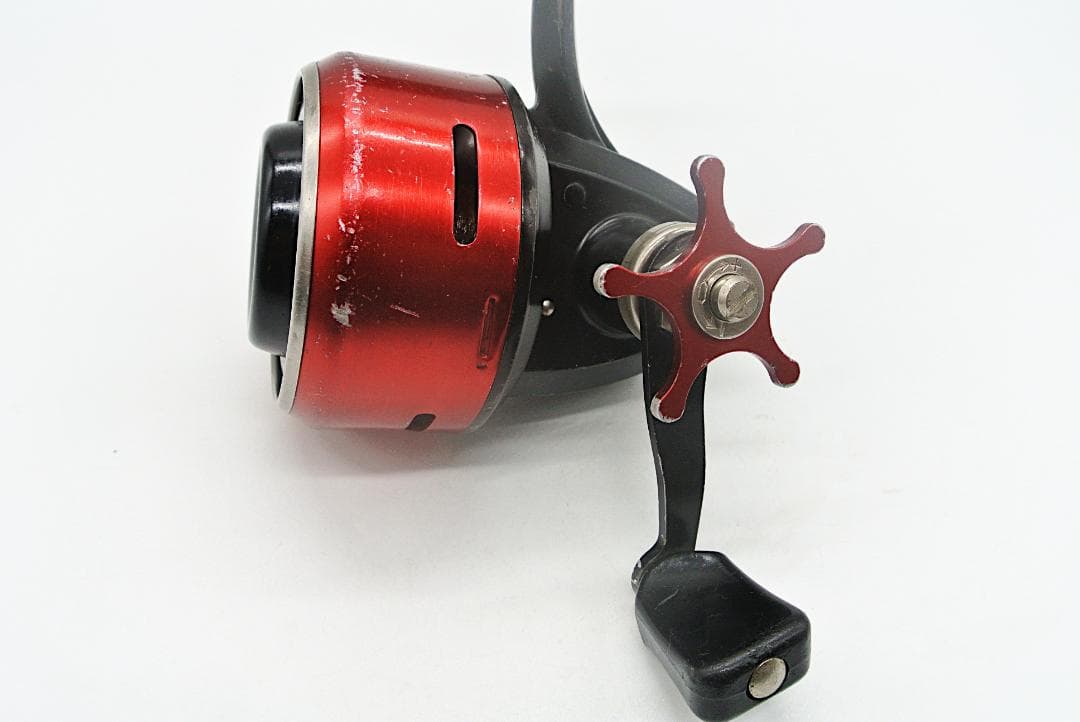 ABU 505 クローズドフェイス スピニングリール