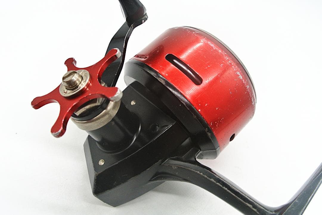 ABU 505 クローズドフェイス スピニングリール