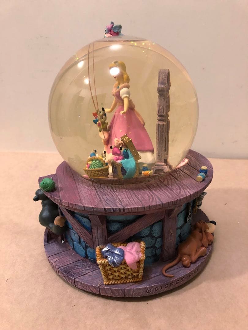 ディズニー　シンデレラ　ピンクのドレス　スノードーム　スノーグローブ