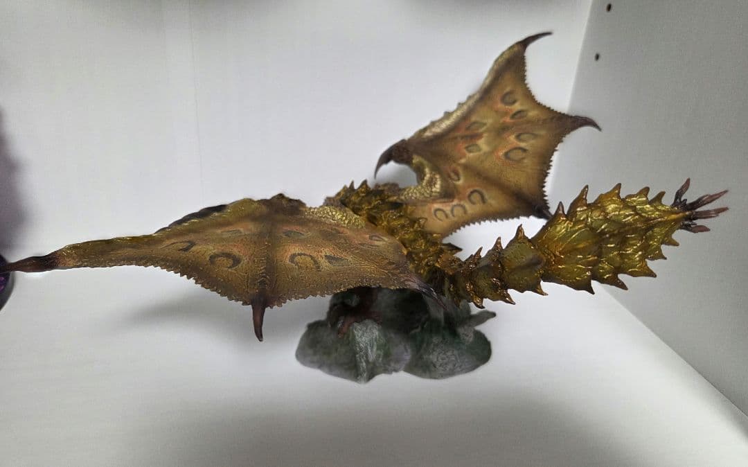 モンハン リオレイア希少種 フィギュア クリエイターズモデル