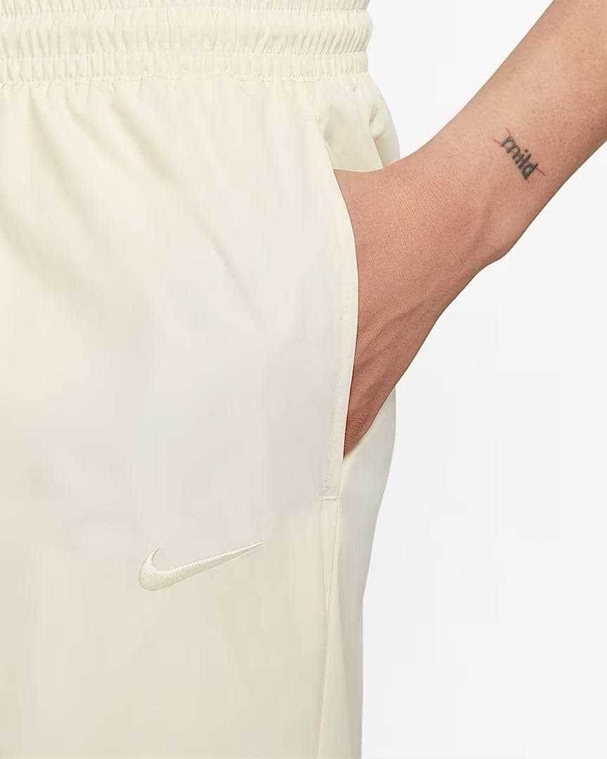 新品未使用　NIKE ビッグスウッシュ ウーブンセットアップ