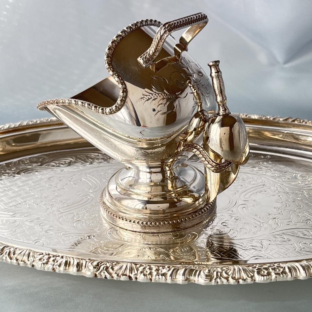 【英国】シュガースカットル / スコップ【シルバープレート】パールとエングレイブ