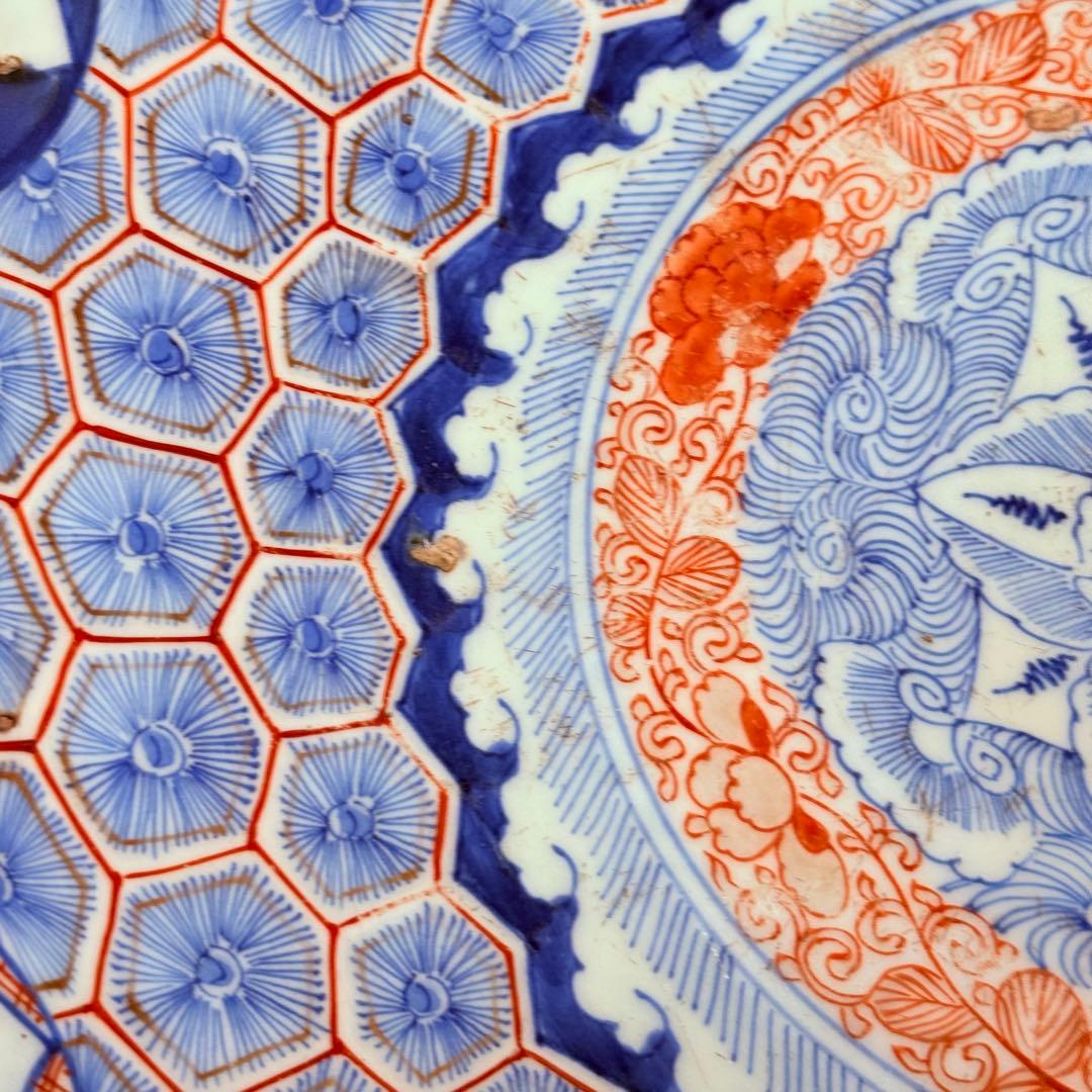 古伊万里　大明成化年製　極細密技巧　亀甲文　直径35.5㎝　赤絵　納め箱付