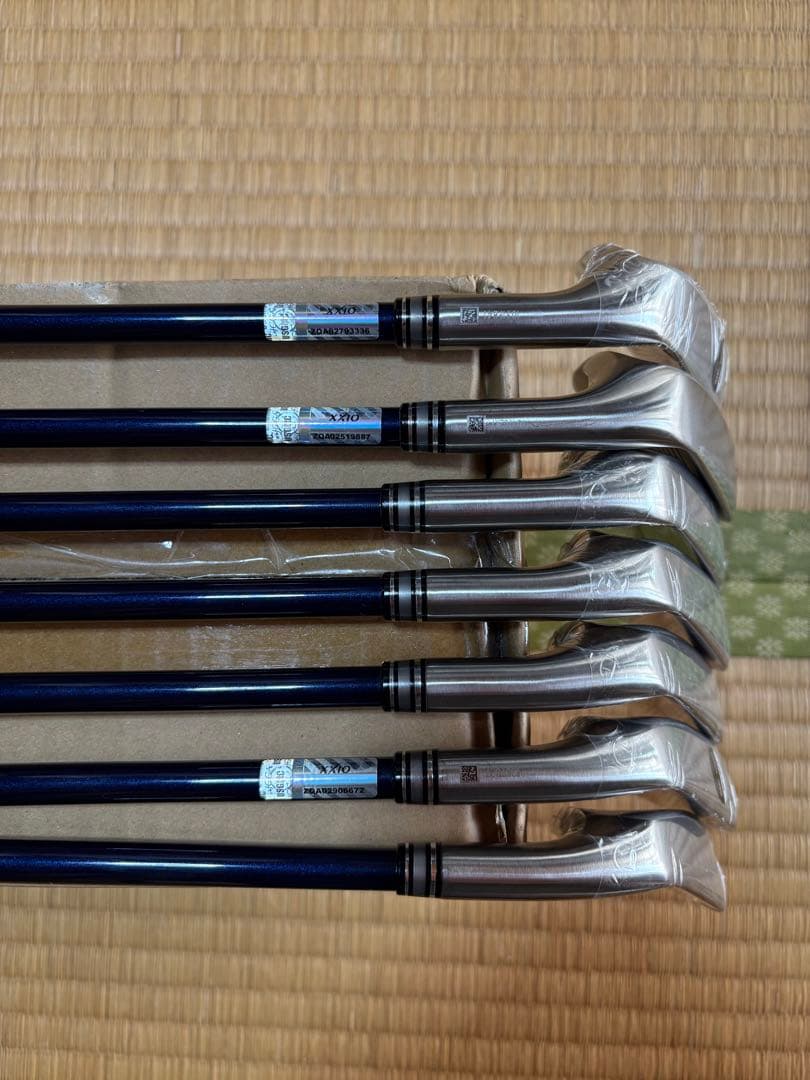 【新品同様】ゼクシオ10アイアン カーボンシャフトR 6〜S 7本セット