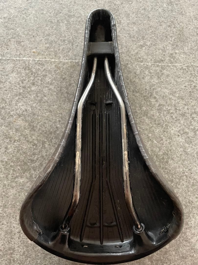 Iscaselle tornado イスカセラ サドル campagnolo