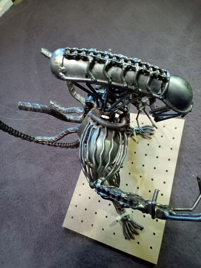 メタルアート　エイリアン　廃材アート