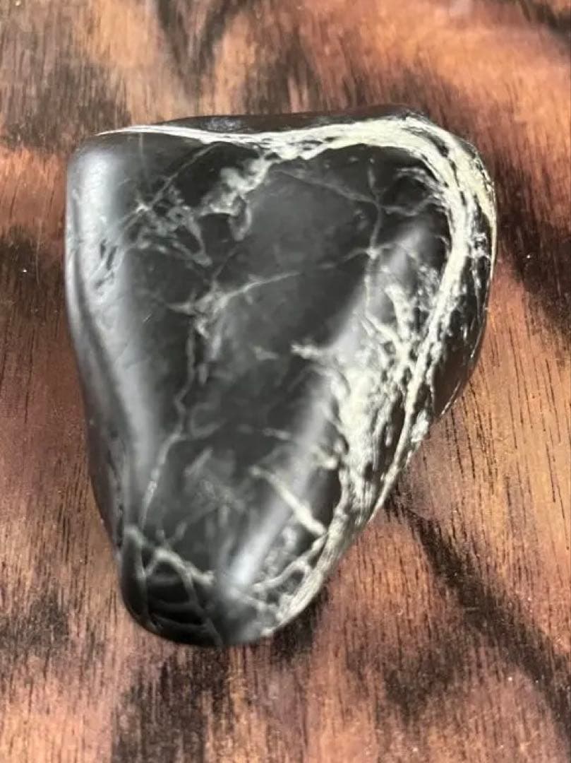 糸魚川　黒翡翠　197.5g 宮崎海岸