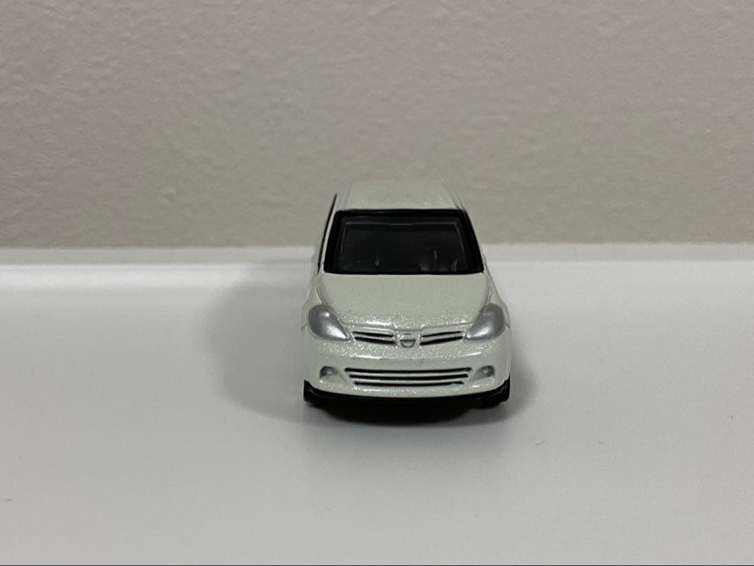 トミカ　日産　ティーダ　ホワイトパール