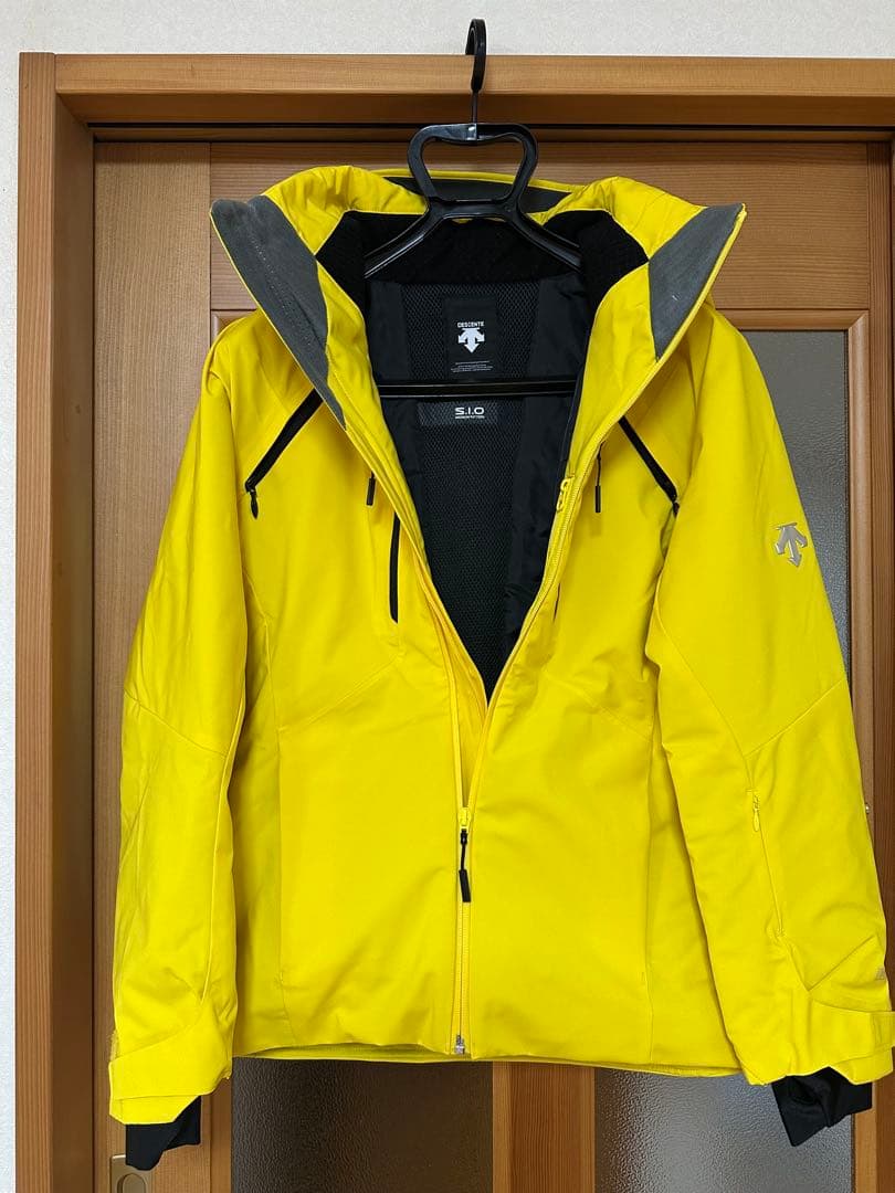 DESCENTE スキーウェア　中綿スキージャケット